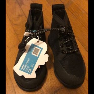 Native kids black boots